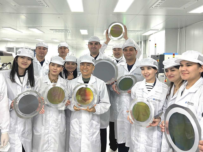 Uzbek government officials tour Hoseo University's semiconductor packaging lab in Asan, South Chungcheong Province, Tuesday. (Hoseo University)