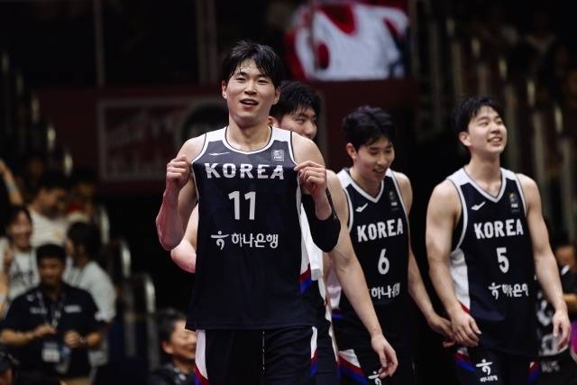 배길태 감독이 이끈 남자 3x3 대표팀에는 2026 FIBA 3x3 아시아컵 준우승을 이끌었던 구민교(성균관대), 김승우, 이주영(이상 연세대), 이동근(고려대)이 다시 한 번 이름을 올렸다. 당시 뛰어난 조직력과 활동량을 보여준 선수들이 그대로 승선하며 아시안게임 메달 도전에 나선다. 사진=FIBA 제공