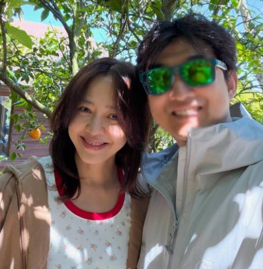 배우 강성연이 최근 재혼 사실을 알린 가운데 그의 남편은 신경과 전문의 장민욱인 것으로 알려졌다. /사진=강성연 SNS