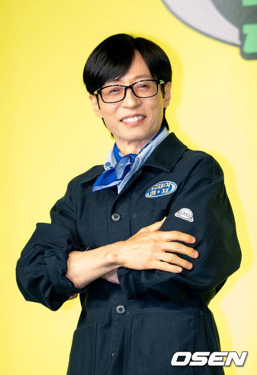 [OSEN=민경훈 기자] 19일 서울 종로구 JW 메리어트 동대문 스퀘어에서 넷플릭스 시리즈 '유재석 캠프' 제작발표회가 열렸다.오는 26일(화) 첫 공개되는 '유재석 캠프'는 초보 캠프장 유재석과 예측 불가 직원 이광수, 변우석, 지예은이 숙박객들과 떠들어 재끼고, 놀아 재끼고, 까불어 재끼며 일상 탈출을 완성하는 단체 캠프 예능이다.유재석이 포즈를 취하고 있다.&nbsp;2026.05.19&nbsp;/ rumi@osen.co.kr