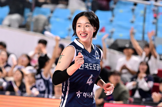 미소 짓는 황연주. KOVO 제공