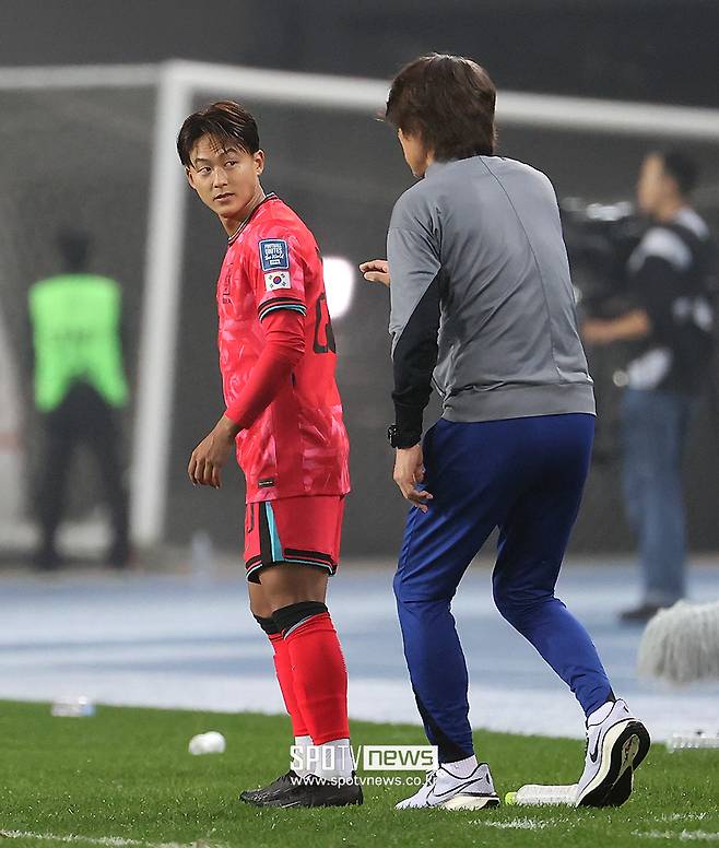 ▲ '2026 국제축구연맹(FIFA) 북중미 월드컵' 한국과 이라크의 3차 예선전이 15일 오후 경기도 용인 미르스타디움에서 열렸다. 후반전 이승우가 교체 투입되고 있다.  ⓒ곽혜미 기자