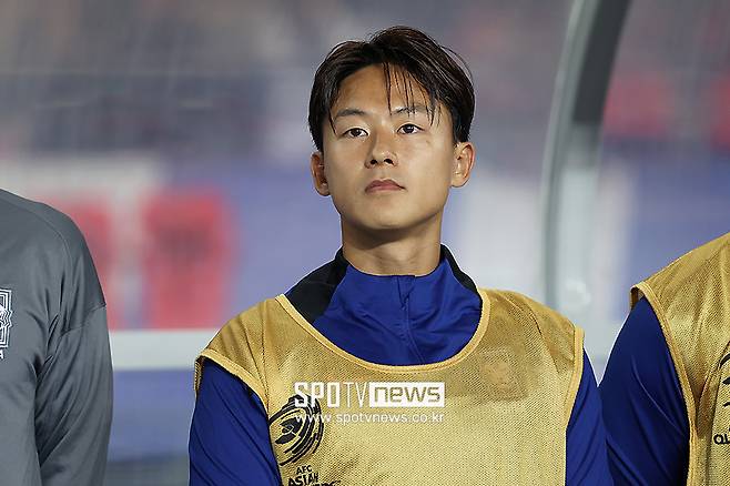 ▲&nbsp;'2026 국제축구연맹(FIFA) 북중미 월드컵' 한국과 이라크의 3차 예선전이 15일 오후 경기도 용인 미르스타디움에서 열렸다. 이승우가 벤치에서 그라운드를 바라보고 있다.&nbsp; ⓒ곽혜미 기자