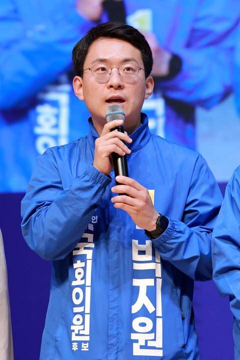 각오 말하는 민주당 박지원 후보(사진 = 연합뉴스)