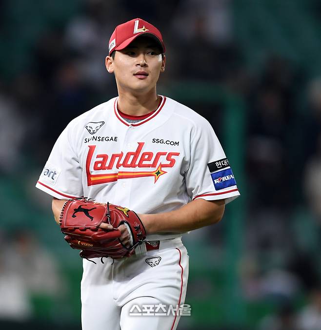 SSG 조병현이 4일 인천SSG랜더스필드에서 열린 2024 KBO리그 두산전 6회초 한두솔에 이어 등판해 급한 불을 끄고 있다. 사진 | 스포츠서울DB