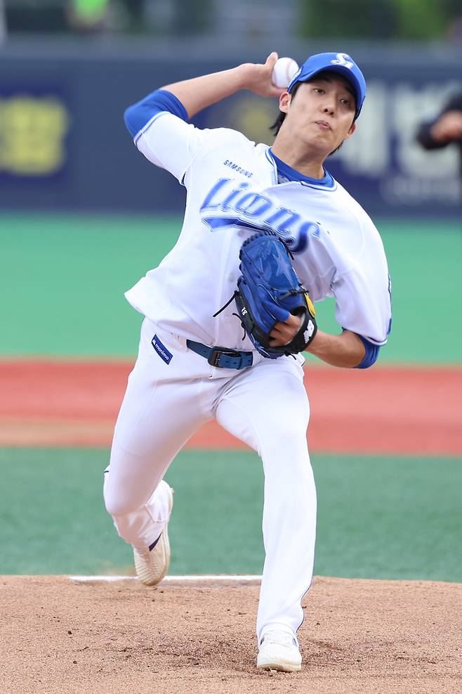 삼성 원태인이 19일 포항구장에서 열린 2026 KBO리그 정규시즌 KT와 경기에 선발 등판해 역투하고 있다. 사진 | 삼성 라이온즈