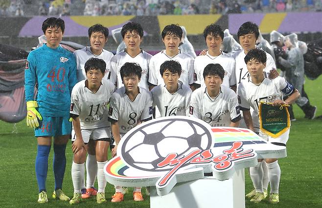 경기 앞둔 내고향축구단. 사진 | 수원=연합뉴스