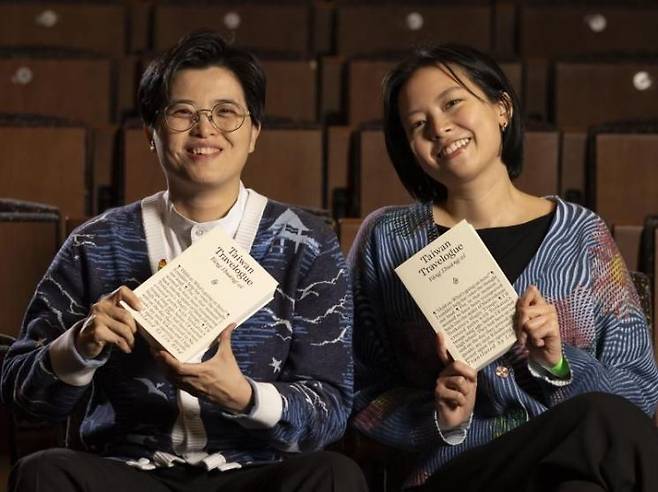 대만 작가 양솽쯔(사진 왼쪽)와 영어 번역가 린킹. Booker Prize Foundation