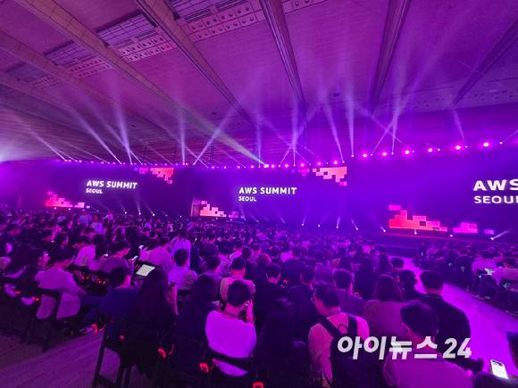 20일부터 이틀간 서울 코엑스에서 열리는 'AWS 서밋 서울 2026' 키노트 현장. [사진=윤소진 기자]