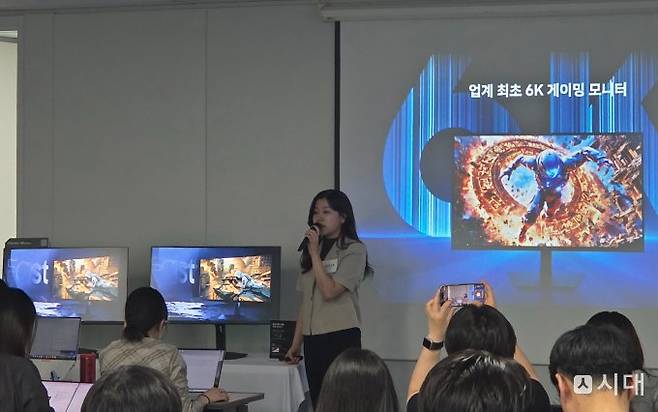 삼성전자는 20일 서울 중구 기자실에서 6K 초고해상도 게이밍 모니터를 공개했다. 사진은 김윤화 영상디스플레이사업부 제품기획그룹 프로가 신제품을 소개하는 모습. /사진=김미현 기자