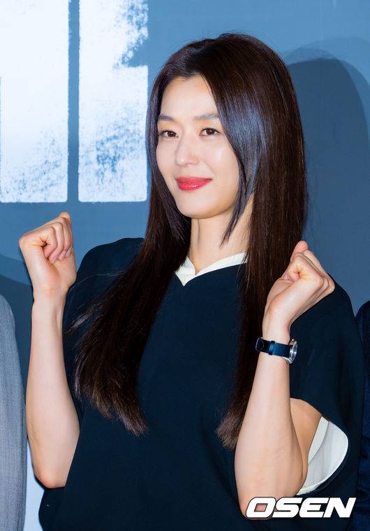 [OSEN=민경훈 기자] 20일 오후 서울 용산구 CGV 용산아이파크몰에서 영화 '군체' 시사회가 열렸다.