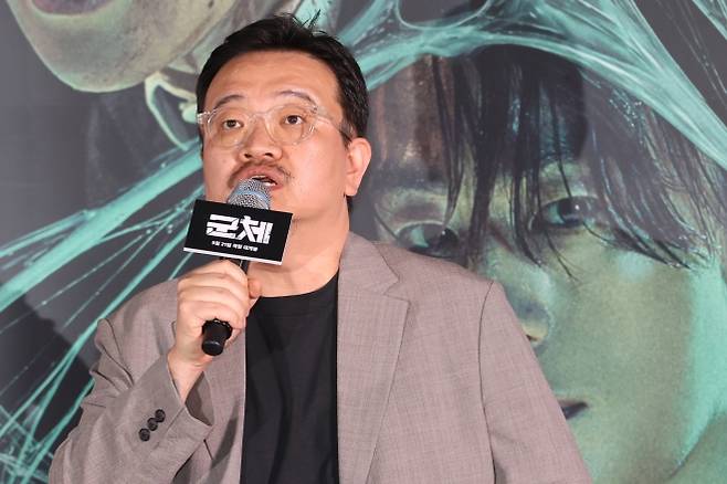연상호 감독이 20일 서울 용산구 CGV 용산아이파크몰에서 열린 영화 ‘군체’ 기자간담회에서 발언하고 있다. 연합뉴스