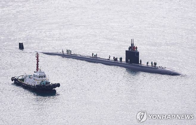 부산 입항하는 미 해군 핵 추진잠수함 그린빌함 [연합뉴스 자료사진]