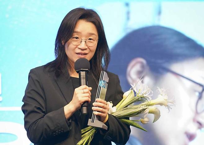 제24회 디렉터스컷 어워즈에서 각본상·비전상 받은 '세계의 주인' 윤가은 감독 [한국영화감독조합 제공. 재판매 및 DB금지]