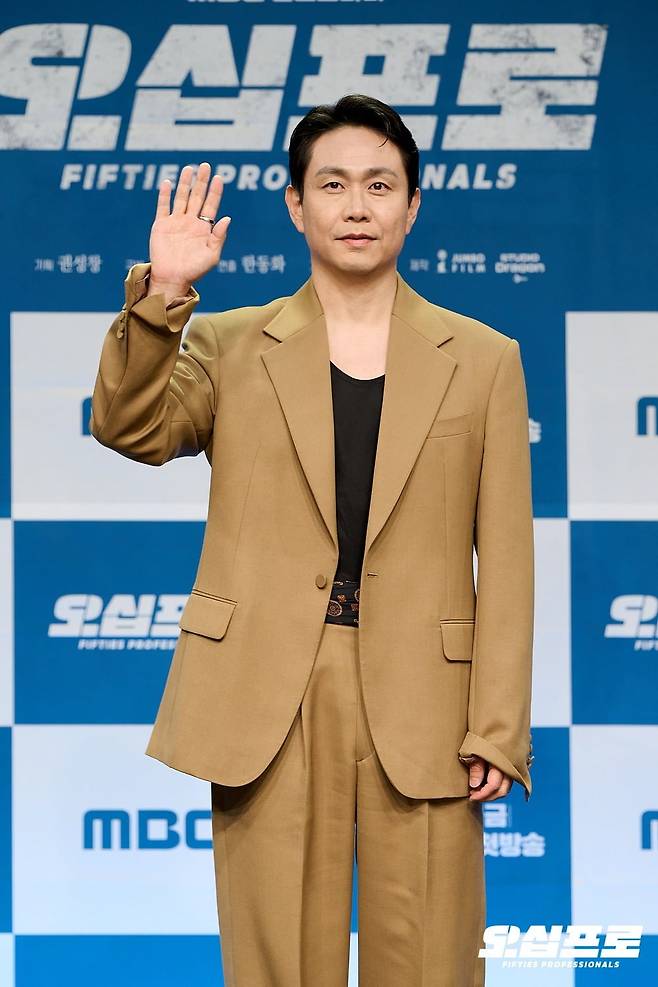 배우 오정세가 '오십프로' 제작발표회 현장에서 포즈를 취하고 있다. / 사진제공=MBC