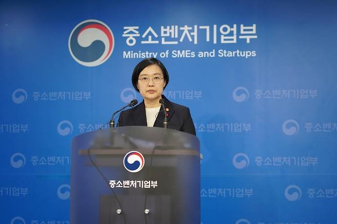 한성숙 중소벤처기업부 장관이 지난해 12월 17일 정부세종컨벤션센터에서 '2026년도 중소벤처기업부 업무보고' 주요 내용을 발표하고 있다. 사진=중소벤처기업부