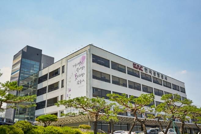 한국공항공사가 항공사들의 공항시설 사용료 납부 기한을 3개월 유예하고 나섰으나 업계에서는 실효성 없는 조치라는 반응이 주를 이루고 있다. /&nbsp;한국공항공사