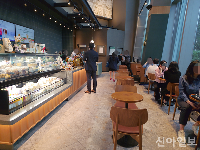 20일 서울 여의도 한 스타벅스 매장이 한산하다. [사진=신현숙 기자]