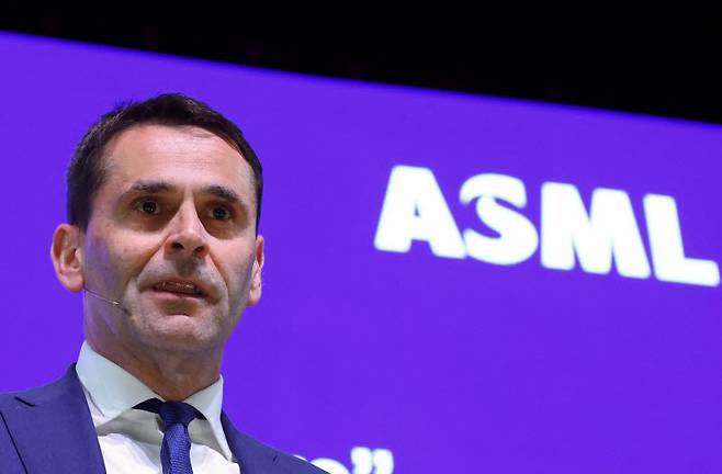 크리스토프 푸케 ASML 최고경영자(CEO)가 지난 19일(현지시간) 벨기에 앤트워프에서 열린 아이멕 테크놀로지 포럼 2026(ITF)에서 기조연설을 하고 있다. (사진=로이터)