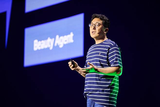 최권열 바비톡 CTO가 ‘AWS 서밋 서울 2026(AWS Summit Seoul 2026)’에서 발표하고 있다(사진=바비톡)