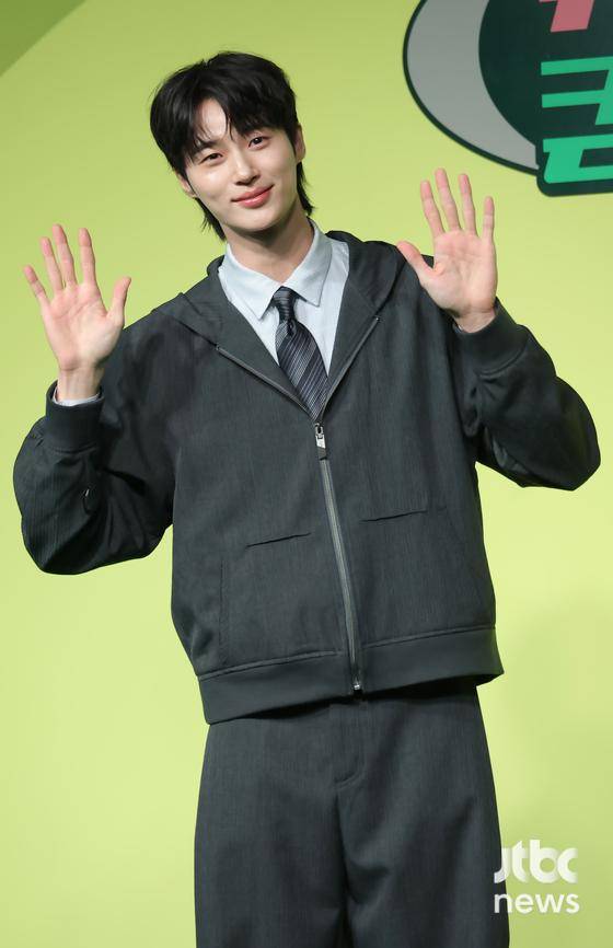 19일 오전 서울 종로구 jw 메리어트 호텔에서 넷플릭스 새 예능 프로그램 '유재석 캠프' 제작발표회가 열렸다. 정효민, 이소민, 황윤서 PD, 유재석, 이광수, 변우석, 지예은이 참석했다. 박세완 엔터뉴스팀 기자 park.sewan@jtbc.co.kr