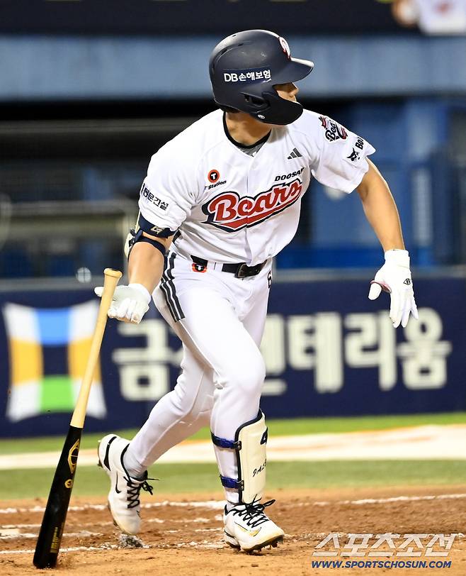 29일 잠실야구장에서 열린 삼성과 두산의 경기. 8회말 오명진이 안타를 치고 있다. 잠실=허상욱 기자wook@sportschosun.com/2026.04.29/