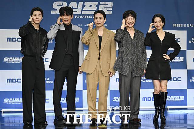 배우 이학주 허성태 오정세 신하균 김신록(왼쪽부터)이 21일 오후 2시 서울 마포구 MBC 골든마우스홀에서 열린 MBC 새 금토드라마 '오십프로' 제작발표회에 참석해 다양한 이야기를 나눴다. /송호영 기자