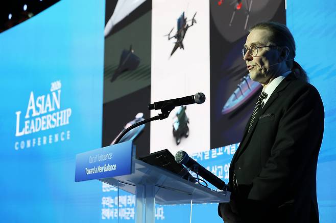 2026년 5월 20일 서울 신라호텔에서 열린 아시안리더십콘퍼런스 드론과 사이버전쟁: 기술이 재편하는 현대전의 전선 세션에서 미코 히포넨 센소퓨전 CRO가 발표를 하고 있다. /장경식 기자