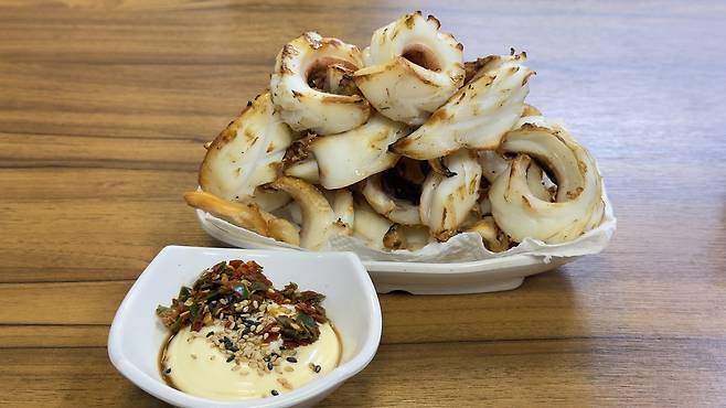 Okgeyongine Geonsaengseon's signature grilled squid [WOO JI-WON]