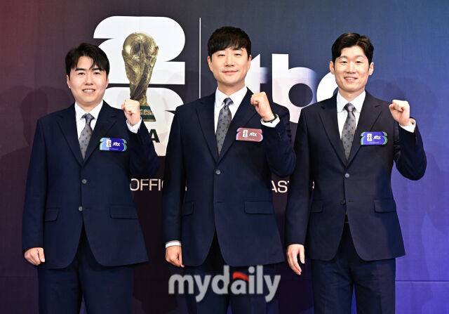 김환, 배성재, 박지성(왼쪽부터)이 21일 서울 앰배서더 풀만 호텔에서 진행된 JTBC '2026 FIFA 북중미 월드컵' 기자간담회에 참석했다. / 한혁승 기자(hanfoto@mydaily.co.kr)