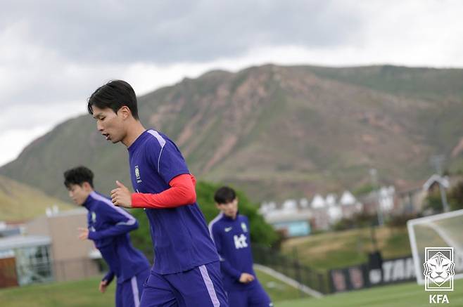 [서울=뉴시스] 2026 국제축구연맹(FIFA) 북중미 월드컵 사전훈련에 돌입한 축구대표팀 엄지성이 20일(현지 시간) 미국 유타주 솔트레이크시티 유트사커필드에서 훈련하고 있다. (사진=대한축구협회 제공) 2026.05.21. photo@newsis.com *재판매 및 DB 금지