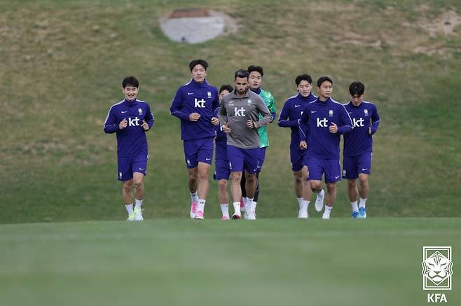 [서울=뉴시스] 2026 국제축구연맹(FIFA) 북중미 월드컵 사전훈련에 돌입한 축구대표팀이 20일(현지 시간) 미국 유타주 솔트레이크시티 유트사커필드에서 훈련하고 있다. (사진=대한축구협회 제공) 2026.05.21. photo@newsis.com *재판매 및 DB 금지