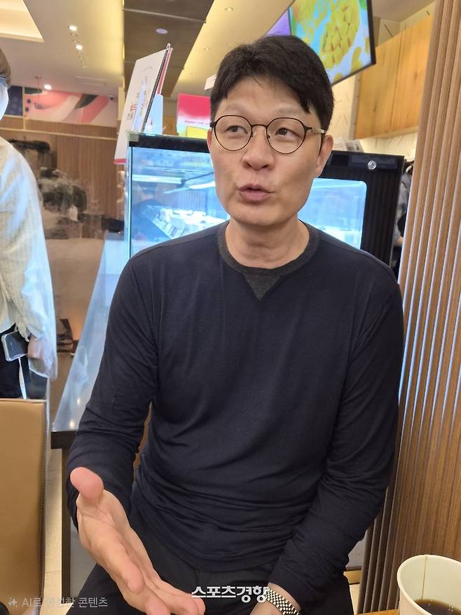 이규섭 DB 감독이 스포츠경향 인터뷰에서 포부를 밝히고 있다. 양승남 기자