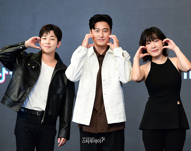 딘딘-안정환-이은지. 사진ㅣ강영국 기자
