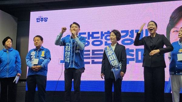 더불어민주당 최현덕 남양주시장 후보가 21일 오후 5시 평내호평역 1번 출구 앞 광장에서 대규모 출정식을 열고 지방선거 필승을 향한 본격적인 레이스에 돌입했다. 2026.5.21 /최현덕 후보 캠프 제공