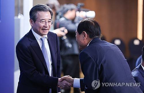 간담회 참석한 김용범 정책실장 [출처: 연합뉴스 자료사진]
