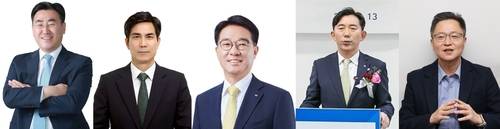 (왼쪽부터) 장도중 전 기획재정부 정책보좌관, 윤창환 전 국회의장 정책수석, 이동철 전 KB국민카드 사장, 박경훈 전 우리금융캐피탈 대표, 김상봉 한성대 경제학과 교수