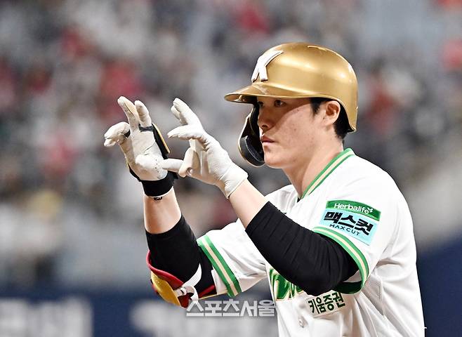 키움 임병욱이 19일 고척스카이돔에서 열린 2026 KBO리그 SSG와 경기 1회말 2사 1루 상황에서 SSG 선발 타케다를 상대로 안타를 치고 세리머니를 하고 있다. 고척 | 박진업 기자 upandup@sportsseoul.com