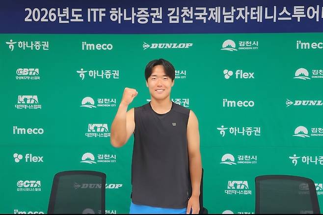 공식 인터뷰 뒤 신산희가 4강전 필승을 다짐하고 있다. 김경무 기자