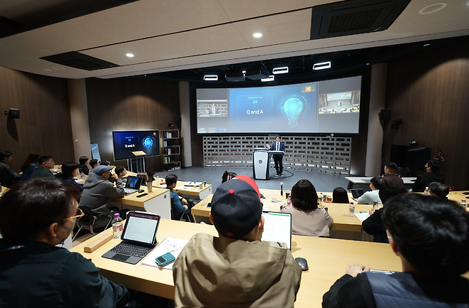 고려사이버대학교 인촌관 원형스튜디오. 고려사이버대학교 제공