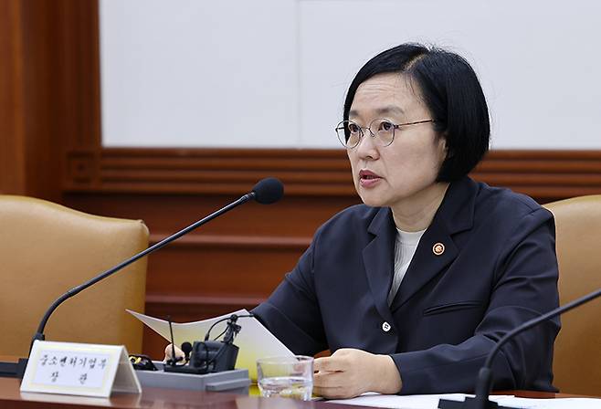 한성숙 중소벤처기업부 장관이 22일 서울 종로구 정부서울청사에서 열린 비상경제본부 회의 겸 경제관계장관회의·국가창업시대 전략회의 및 부동산관계장관회의에서 발언하고 있다. 2026.5.22 (ⓒ뉴스1, 무단 전재-재배포 금지)