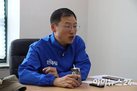 김상욱 울산광역시장 후보가 22일 아이뉴스24와 인터뷰를 진행하고 있다. [사진=정예진 기자]