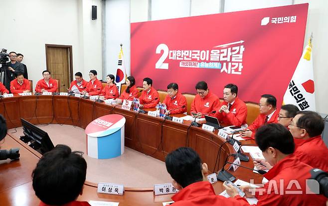 [서울=뉴시스] 조성봉 기자 = 장동혁 국민의힘 대표가 지난 20일 오전 서울 여의도 국회에서 열린 중앙선거대책위원회 회의에서 발언을 하고 있다. 2026.05.20. suncho21@newsis.com