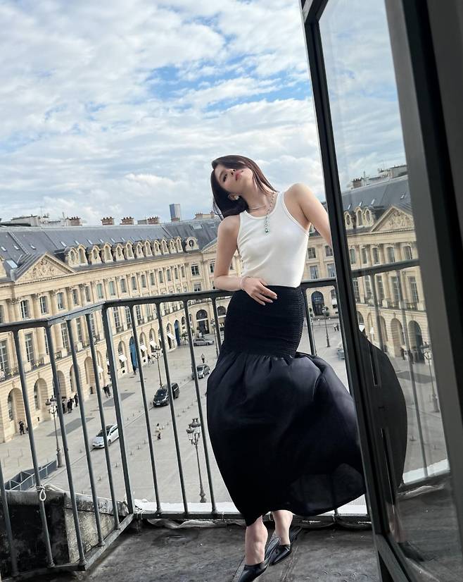 Actress Han So Hee showed off her stunning beauty by releasing behind-the-scenes photos taken during her attendance at the 79th Cannes International Film Festival. Han So Hee exuded a captivating aura by posting photos on her social media wearing both a pink dress and casual outfits.In the released photos, Han So Hee flaunted her slim silhouette in a pink dress that revealed her shoulder line. Additionally, in a photo set against a terrace backdrop, she completed a sophisticated style by pairing a white sleeveless top with a black balloon skirt.On the 17th, Han So Hee attended the red carpet of the 2026 Women in Motion Awards held in Cannes, France, as an ambassador for a global jewelry brand. Her charming appearance, harmonizing with the antique background, captivated the attention of many.