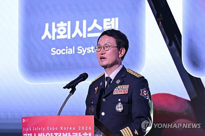 기조연설 하는 김승룡 소방청장 (서울=연합뉴스) 김승룡 소방청장이 21일 대구 북구 엑스코에서 열린 '국제소방안전박람회'에서 기조연설을 하고 있다. 2026.5.21 [소방청 제공. 재판매 및 DB 금지] photo@yna.co.kr