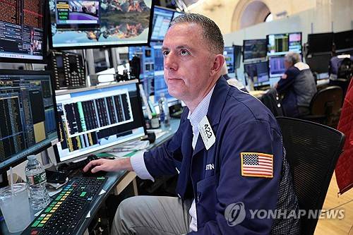 뉴욕증권거래소 트레이더[연합뉴스 사진 제공]