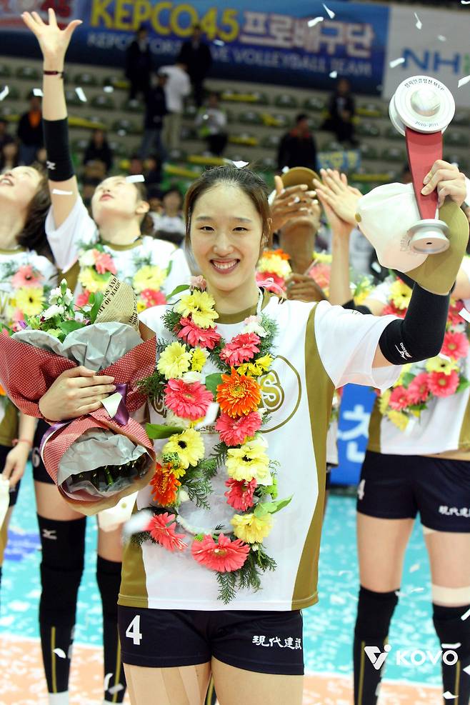 2010-11시즌 현대건설에서 MVP를 받았던 황연주. (KOVO 제공)