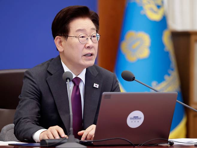 이재명 대통령이 21일 청와대에서 열린 수석보좌관회의에서 발언하고 있다./청와대사진기자단