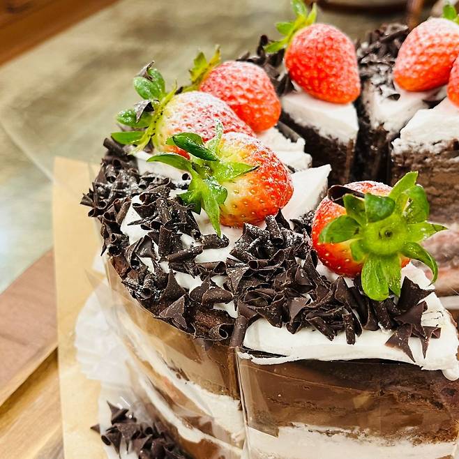 비건, 글루텐 프리라고 믿기 어려운 맛과 비주얼을 가진 라므아르의 디저트들. 사진 네이버 지도 라므아르 업체 등록 사진