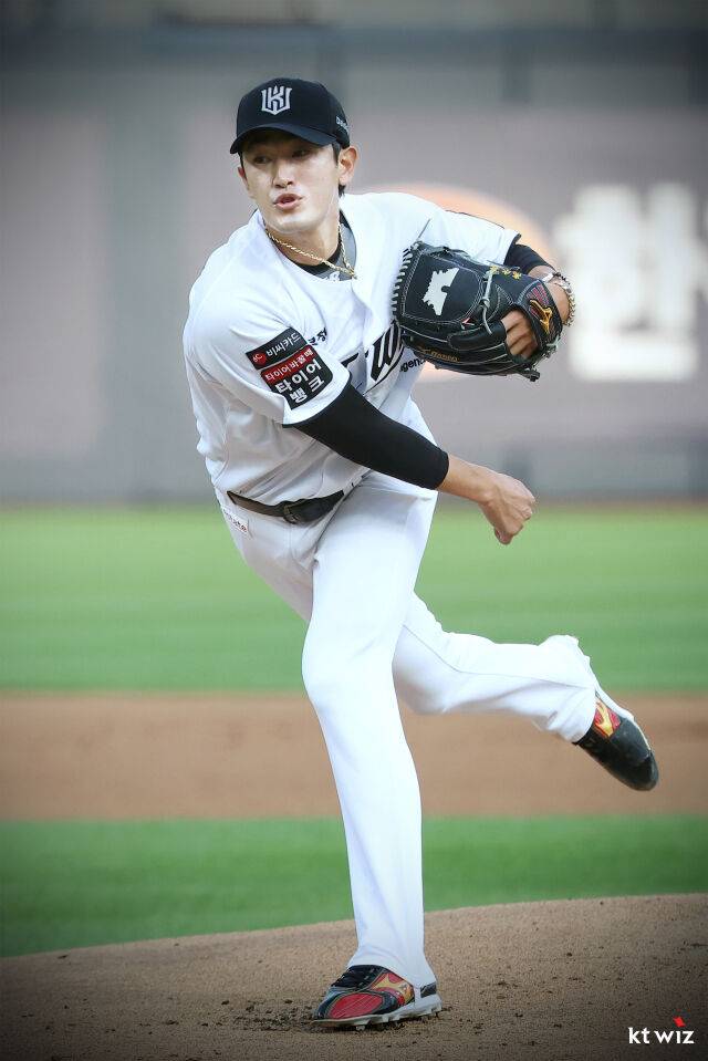 고영표가 5월 22일 수원 NC 다이노스전 공을 던지고 있다./KT 위즈 제공